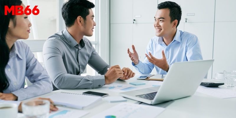 Ứng viên trẻ tự tin tham gia quy trình minh bạch, công nghệ số tiên tiến